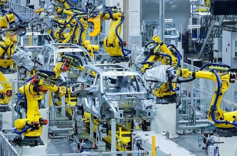实力赋能 赛力斯汽车超级工厂以国际标准与工业互联网引领人工智能基础软件开发